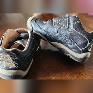 Brown leather stride rite shoes